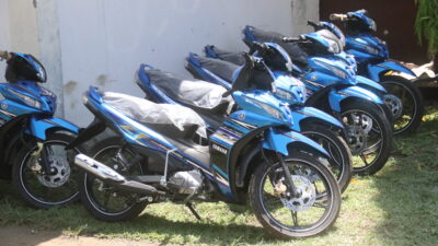 Pemkab Mamuju Salurkan 18 Kendaraan Roda Dua Pada Penyuluh Pertanian