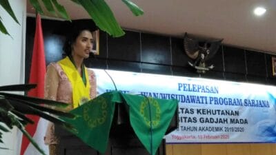 Aktif di Perkuliahan dan Organisasi Mengantarkannya Menjadi Lulusan Terbaik Ketiga UGM