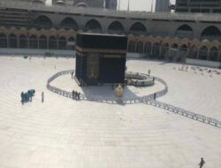 Momen Bersejarah Saat Masjidil Haram Ditutup Sementara untuk Cegah Virus Corona