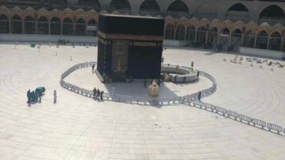 Momen Bersejarah Saat Masjidil Haram Ditutup Sementara untuk Cegah Virus Corona