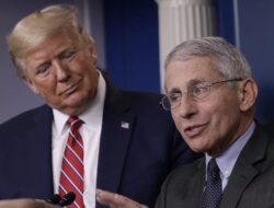 Perdebatan Trump dengan Pakar Penyakit tentang Kebutuhan Obat COVID-19