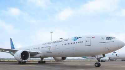 Demi Survive, Garuda Pangkas Gaji Eksekuti dan Staf Hingga 50%