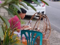 Viral! Siswa SMA Jualan Dawet Sambil Baca Alquran