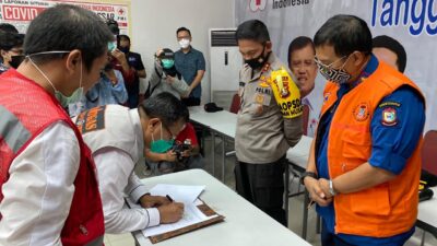 Rektor UNM dan Ketua PMI Kota Makassar Tandatangani MoU