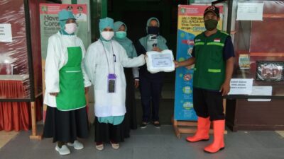 Wahdah Islamiyah Pasangkayu Salurkan APD untuk Tenaga Medis di UPT Puskesmas Pasangkayu 1