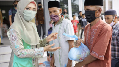 200 Paket Sembako Disalurkan Wakil Ketua GTPP Aceh di Kabupaten Aceh Jaya