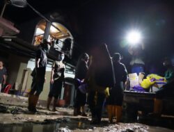 Tim Relawan FTI UMI, Salurkan Donasi Korban Banjir Luwu Utara di Empat Titik