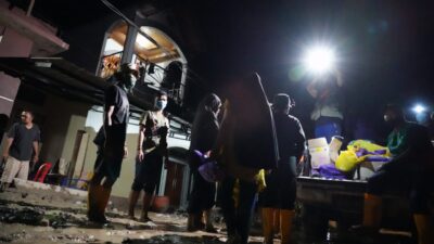 Tim Relawan FTI UMI, Salurkan Donasi Korban Banjir Luwu Utara di Empat Titik