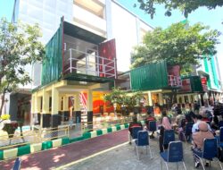 Keren, Sekretariat Lembaga Mahasiswa FTI UMI Makassar Didesain dari Kontainer