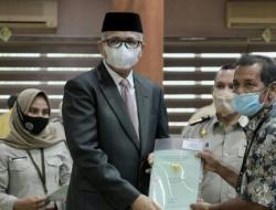 Dukung Program PTSL, Gubernur Aceh Serahkan Sertipikat Tanah