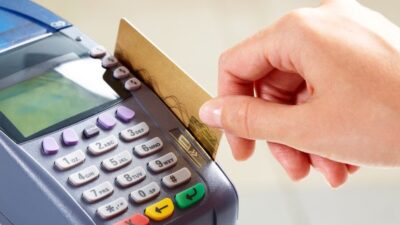 Tolak Jika Kasir Gesek Dua Kali Kartu Debit/Kredit Anda, Ini Bahayanya!