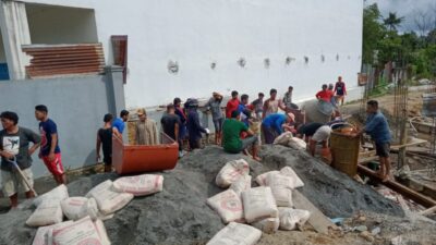 Warga LDII Kota Sorong Gotong Royong Pengecoran Masjid Miftahul Jannah