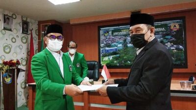 Rektor UMI Serahkan SK Plt Dekan Fakultas Hukum UMI