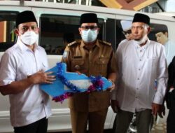 Wali Kota Bengkulu Serahkan Mobil Ambulans Gratis untuk Pondok Pesantren Alhuda