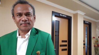 Wakil Rektor III UMI Apresiasi HIMIKOM UMI Melalui Dimensi Komunikasi Volume VIII Virtual