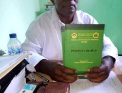 Silaturahmi dengan Kemenag Kaimana, LDII Serahkan Buku Pedoman Ibadah