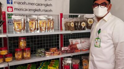 Rektor UMI Kunjungi Galeri Assalam UPT Manajemen Inovasi dan Inkubasi Bisnis UMI