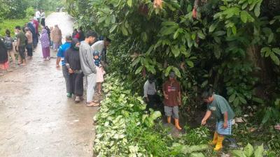 Main Hujan Bareng Kakak, Bocah 5 Tahun di Mamasa Hilang Jatuh ke Parit