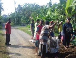 Kompak, Warga LDII dan Warga Dusun Menang Perbaiki Jalan Longsor