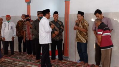 Peduli Pembangunan Rumah Ibadah, Wakil Ketua DPRD Berikan Dana Hibah
