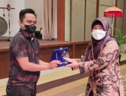 Raih Peringkat Pertama Best Poster, Rektor Apresiasi Tim Tracer Study CDC UNM