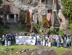 Mahasiswa Sastra Inggris UMI Praktek Lapang English For Guide di Toraja