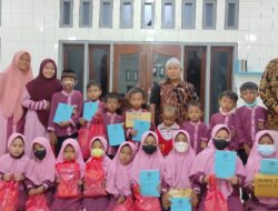 TPA Al-Muttaqin Bumi Wonorejo Nabire Bagikan Raport Santri Pada Semester I Tahun 2021