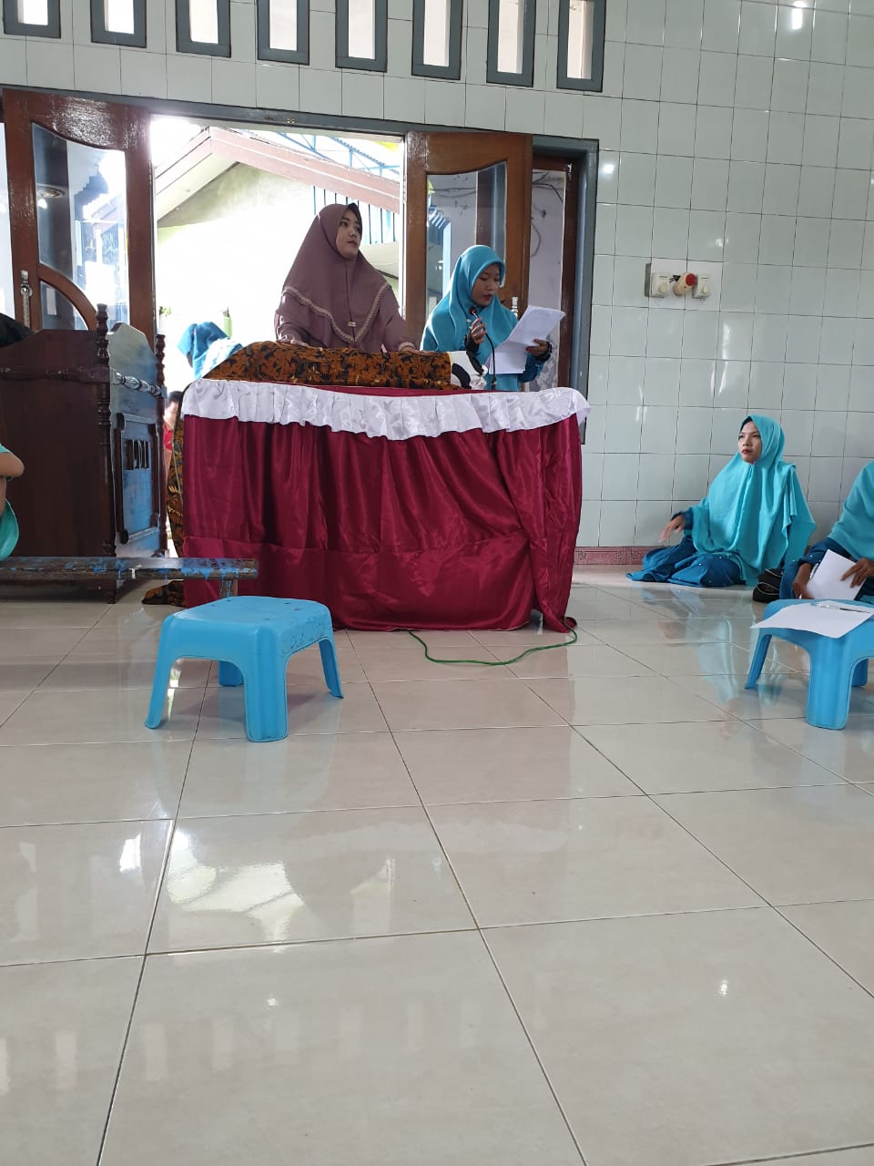 Simulasi peramutan Jenazah disampaikan oleh Ustadzah Zulfa dan Ustadzah Izza