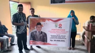 Anggota DPRD Papua Barat Serahkan Dana Hibah Mushola Binaan LDII Manokwari