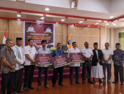 Takmir Masjid Al-Mubarok Terima Bantuan dari Pemkab Manokwari