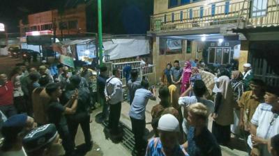 Heboh, Ratusan Warga Datangi Rumah Budi Setiawan