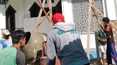 Warga LDII Distrik Prafi Bersama Masyarakat Lakukan Pengecoran Tiang Masjid Al-Ikhlas
