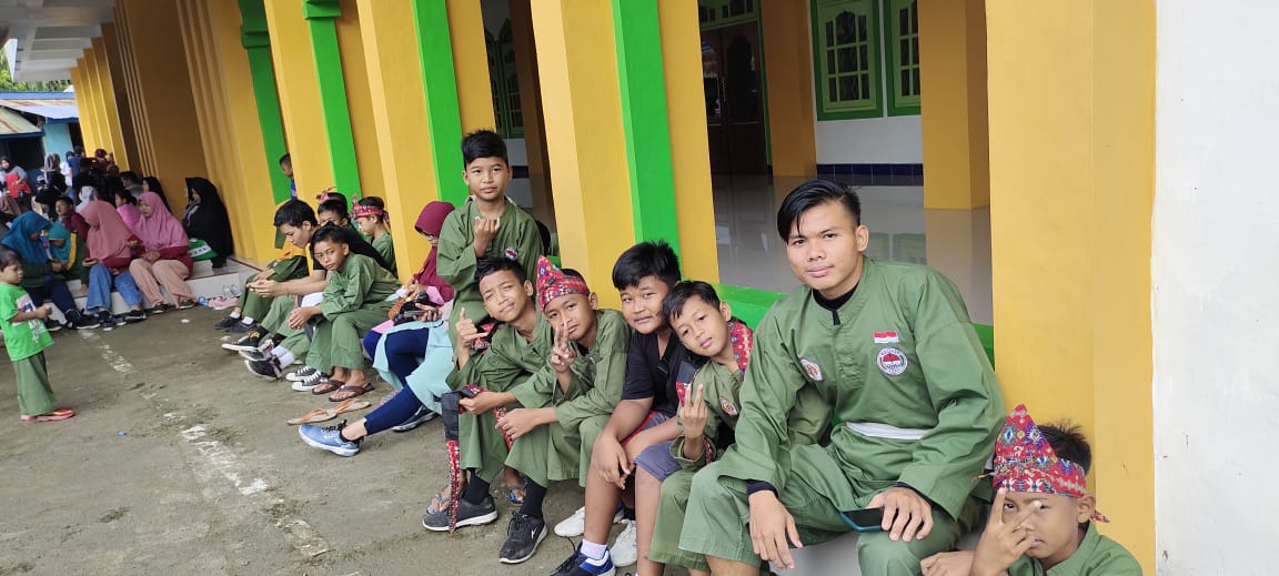 Titik Kumpul Pesilat Persinas ASAD di halaman Masjid Al-Munawaroh