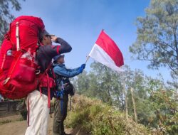 Meriahkan Hari Kemerdekaan, Pemuda LDII Tabanan Kibarkan Bendera di Gunung Tertinggi Ketiga di Bali