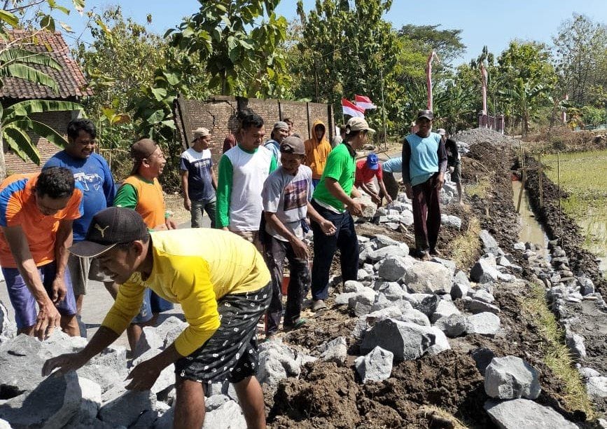 LDII Kecamatan Wonosari Klaten Kerja Bakti Bersama Warga