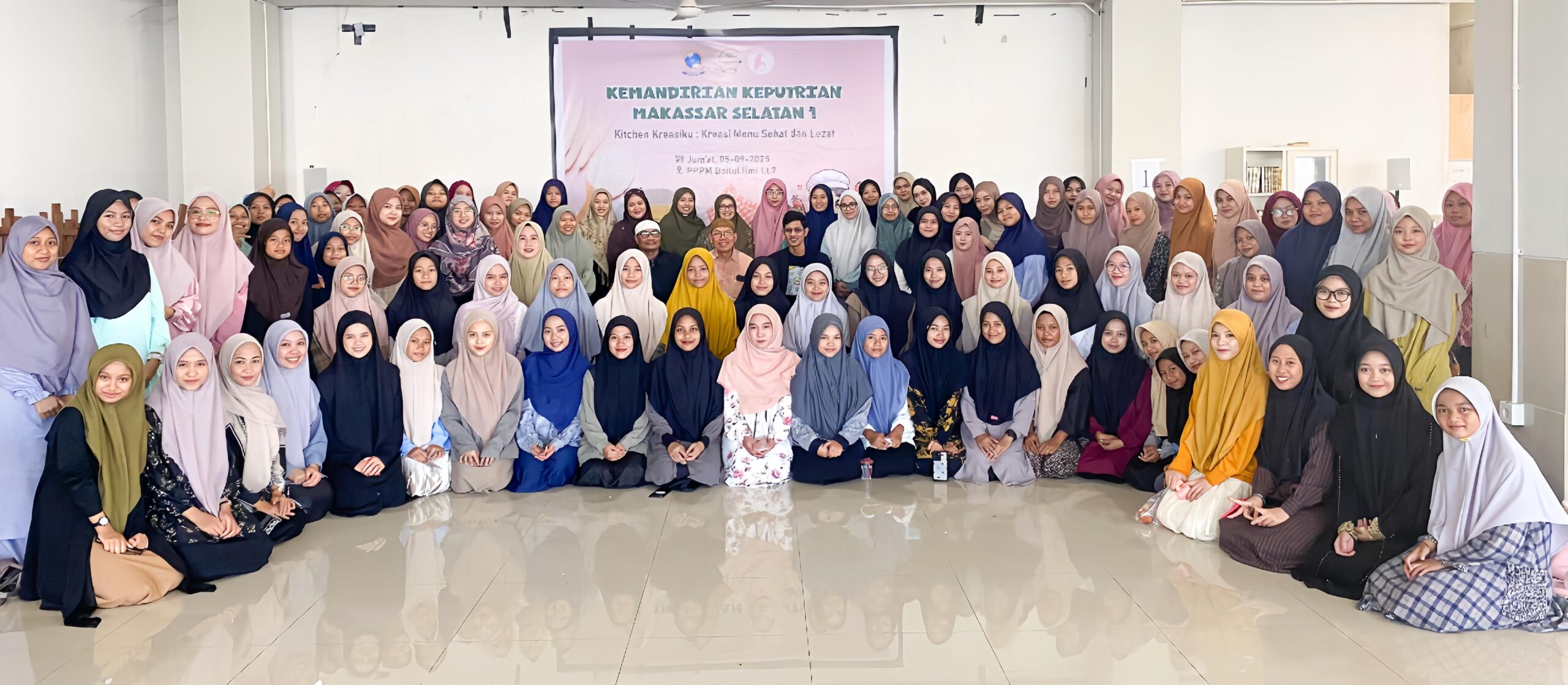“Kitchen Kreasiku” LDII Makassar Latih Kemandirian Remaja Lewat Keterampilan Memasak